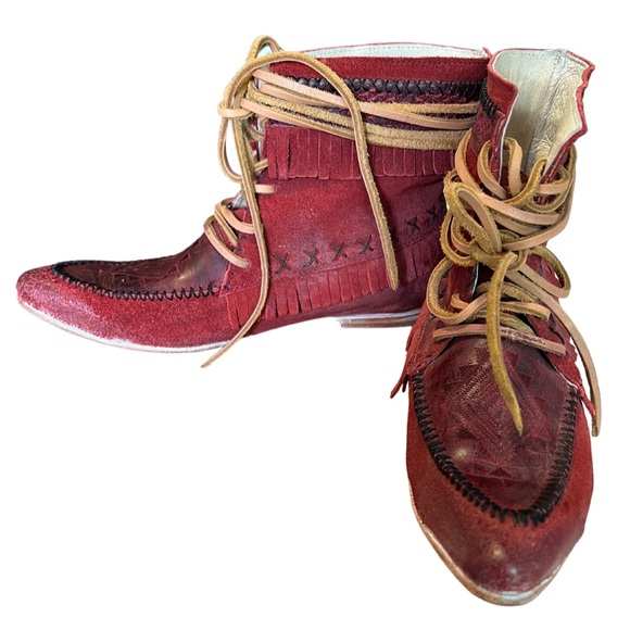 FREEBIRD RED MOCASSINS - Picture 4 of 5